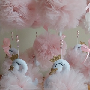 Kicsi Hercegnő csupa tüll, hattyús rózsaszín kiságyforgó kislánynak klasszikus stílusú koronával - játék & sport - 3 éves kor alattiaknak - kiságyforgó - Meska.hu Kicsi Hercegnő csupa tüll, hattyús rózsaszín kiságyforgó kislánynak klasszikus stílusú koronával - játék & sport - 3 éves kor alattiaknak - kiságyforgó - Meska.hu