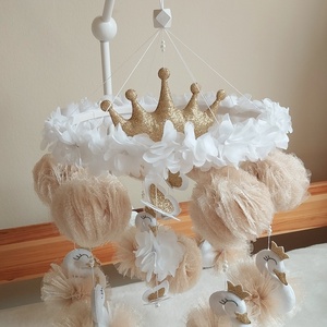 Kicsi Hercegnő csupa tüll, hattyús bézs kiságyforgó  pillangókkal, klasszikus stílusú koronával- kislánynak  - játék & sport - 3 éves kor alattiaknak - kiságyforgó - Meska.hu Kicsi Hercegnő csupa tüll, hattyús bézs kiságyforgó  pillangókkal, klasszikus stílusú koronával- kislánynak  - játék & sport - 3 éves kor alattiaknak - kiságyforgó - Meska.hu