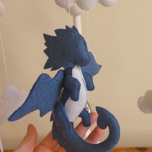 Sárkányok háza kiságyforgó kisfiúnak sárkánnyal  - baba - mama - baba játékok - kiságyforgó - Meska.hu