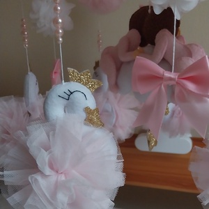 Kicsi Hercegnő csupa tüll, hattyús rózsaszín kiságyforgó iker kislányoknak angol stílusú koronával - baba - mama - baba játékok - kiságyforgó - Meska.hu