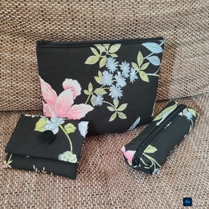 Fekete alapon nagy virágos neszeszer szett - táska & tok - neszesszer - Meska.hu