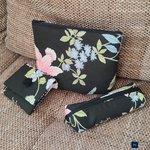 Fekete alapon nagy virágos neszeszer szett - táska & tok - neszesszer - Meska.hu