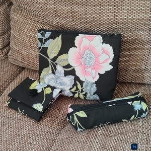 Fekete alapon nagy virágos neszeszer szett - táska & tok - neszesszer - Meska.hu