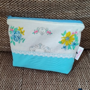 Virágos neszeszer kékkel - táska & tok - neszesszer - Meska.hu