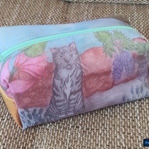 Cica a virágos kertben nagy méretű kozmetikai táska - táska & tok - neszesszer - Meska.hu