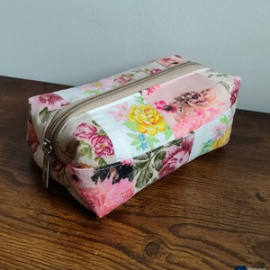 Virágos patchwork nagy méretű kozmetikai táska - Meska.hu
