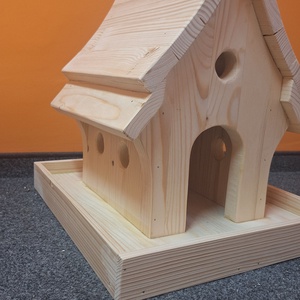 Ívelt tetős madáretető - Meska.hu