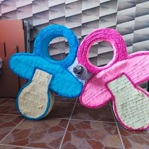 Babaváró buli kisfiú vagy kislány hatalmas cumis dekoráció konfetti kilövővel 100x70cm  - baba - mama - babaemlékek - babaváró meghívó - Meska.hu