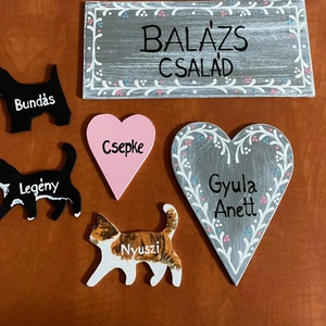 Családi ajtódísz 1 gyermekes 1 kutyás 2 cicás családnak - otthon & életmód - dekoráció - ajtó- és ablak dekoráció - ajtódísz & kopogtató - Meska.hu