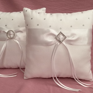 Álomszép fehér strasszos esküvői gyűrűpárna - Meska.hu