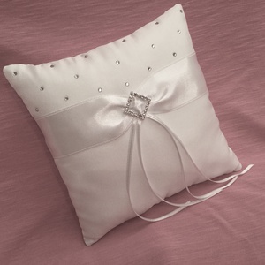 Álomszép fehér strasszos esküvői gyűrűpárna -  - Meska.hu