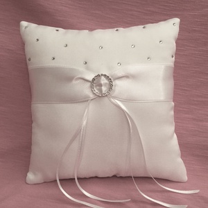 Álomszép fehér strasszos esküvői gyűrűpárna -  - Meska.hu