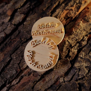 Boldog karácsonyt! felirat fa lapon. - karácsony - karácsonyi lakásdekoráció - karácsonyi lakásdíszek - Meska.hu