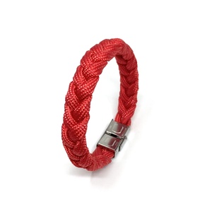 Nautical férfi paracord karkötő nemesacél kapoccsal - piros - ékszer - karkötő - fonott karkötő - Meska.hu