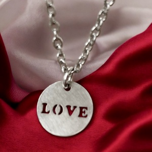 LOVE nemesacél nyaklánc - Valentin-nap - ékszer - nyaklánc - medálos nyaklánc - Meska.hu