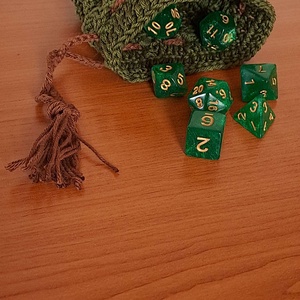 Zöld pikkelyes horgolt kis zsák - táska & tok - pénztárca & más tok - fülhallgató tok  - Meska.hu