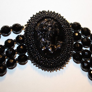 Goth ékszer, Victoria királyné nyakék fekete camea és kristálygyöngy - ékszer - nyaklánc - cameo nyaklánc - Meska.hu