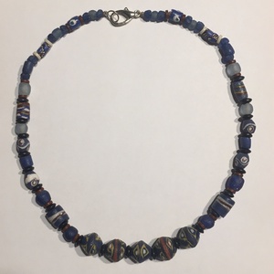 Ghanai kék gyöngysor, strapabíró és vízálló - ékszer - nyaklánc - gyöngyös nyaklánc - Meska.hu