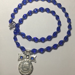 Kékgyöngyös lázsiás egy medállal, a medál réz 2 filléres az 1930-as évekből - ékszer - nyaklánc - gyöngyös nyaklánc - Meska.hu