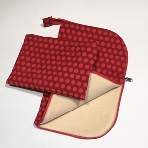 CUCCOLÓ, gyöngyfűzéshez való alátét ,/bead pad/ zárható, cippzáras+ollótartó cippzáras 2800+1800 -  - Meska.hu