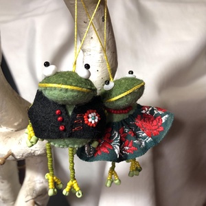 Népi békapár - karácsony - karácsonyi lakásdekoráció - karácsonyfadíszek - Meska.hu