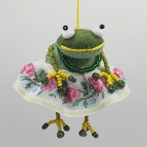 Néptáncoslány brekik - játék & sport - plüssállat & játékfigura - béka - Meska.hu