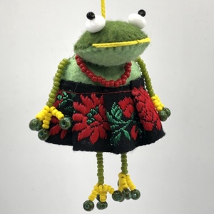 Néptáncoslány brekik - játék & sport - plüssállat & játékfigura - béka - Meska.hu