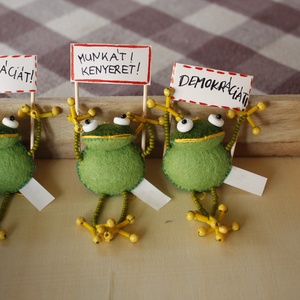 Tüntető béka - művészet - reklám tárgyak - Meska.hu