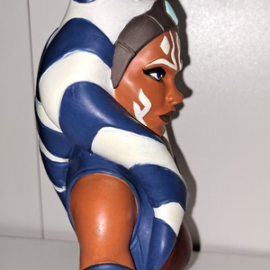 Star Wars Ashoka Tano mellszobor/figura - művészet - makett, modell - Meska.hu