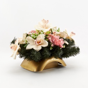 Sírdísz fehér orchideával és rózsaszín dáliával– elegáns kegyeleti dekoráció, Otthon & Életmód, Vallás, Temetkezési tárgy, Sírdísz, kegyeleti dísz, Virágkötés, Ez a különleges sírdísz a krémfehér és púder rózsaszín árnyalatok harmonikus találkozásával készült..., MESKA