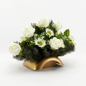 Sírdísz fehér rózsákkal és margarétákkal -Elegáns kegyeleti dekoráció  - Meska.hu