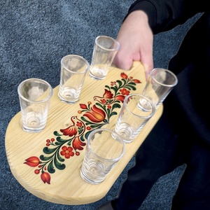 Magyaros virágmintás pálinkakínáló 6 pohárral � egyedi fa pálinkatartó, ajándék - otthon & életmód - konyhafelszerelés, tálalás - tálalás - pálinkás poharak, szettek - Meska.hu