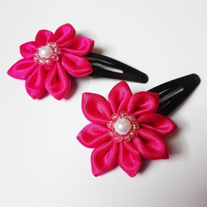 Ciklámen szirmok  2 db pattintós hajcsat - ruha & divat - hajdísz & hajcsat - hajcsat & hajtű - Meska.hu