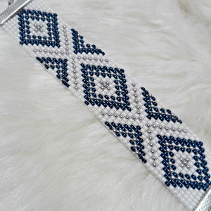 Sötétkék-ezüst gyöngyszövött karkötő - ékszer - karkötő - fonott karkötő - Meska.hu