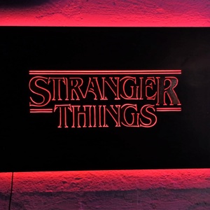 Stranger Things világító falikép - otthon & életmód - dekoráció - kép & falikép - fából készült kép - Meska.hu