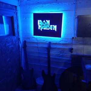 Iron Maiden logo - falikép világítással, Otthon & Lakás, Dekoráció, Kép & Falikép, Fából készült kép, Famegmunkálás, Festett tárgyak, MESKA