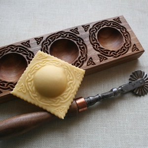Ravioli mintázófa (kelta) - otthon & életmód - konyhafelszerelés, tálalás - sütés, főzés - vágódeszka - Meska.hu
