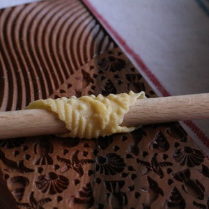 Garganelli, gnocchi mintázófa (óceános) - otthon & életmód - konyhafelszerelés, tálalás - sütés, főzés - vágódeszka - Meska.hu