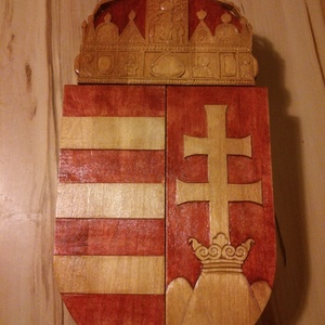 Magyar címer formáju falra szerelhető kulcstartó szekrényke. -  - Meska.hu