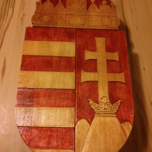 Magyar címer formáju falra szerelhető kulcstartó szekrényke. -  - Meska.hu