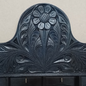 Falra szerelhető faragott kulcstartó. - kellékek & szerszámok - hobby fa alapanyag - bútor - Meska.hu