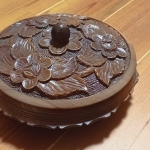 Faragott esztergálltt cukorka, vagy bármi tartó. - Meska.hu