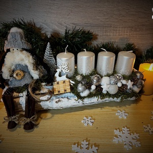 Szánkózó kislány adventi asztaldísz - Meska.hu