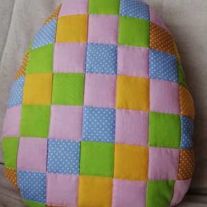 Kockás tojás húsvéti díszpárna, Otthon & Életmód, Lakástextil, Párna & Párnahuzat, Varrás, Patchwork, foltvarrás, MESKA