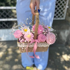 Szülőköszöntő ajándék fonott kosárban � szójaviasz virágokkal - esküvő - emlék & ajándék - szülőköszöntő ajándék - Meska.hu