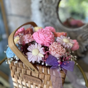 Szülőköszöntő ajándék fonott kosárban � szójaviasz virágokkal - esküvő - emlék & ajándék - szülőköszöntő ajándék - Meska.hu