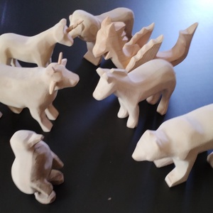 Faragott állat figurák - művészet - makett, modell - Meska.hu