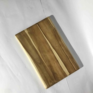 Vágódeszka , Otthon & Életmód, Konyhafelszerelés, tálalás, Sütés, főzés, Vágódeszka, Famegmunkálás, Meggyfából készült egyedi vágódeszka. Még egy ugyanilyet fixen nem talál.
Méhviasszal kezelve. 
Mos..., MESKA