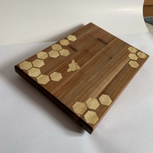 Vágódeszka méhsejt mintával - otthon & életmód - konyhafelszerelés, tálalás - sütés, főzés - vágódeszka - Meska.hu