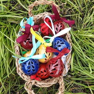 Húsvéti kerámia tojások áttört mintával - otthon & életmód - dekoráció - ajtó- és ablak dekoráció - ablakdísz - Meska.hu